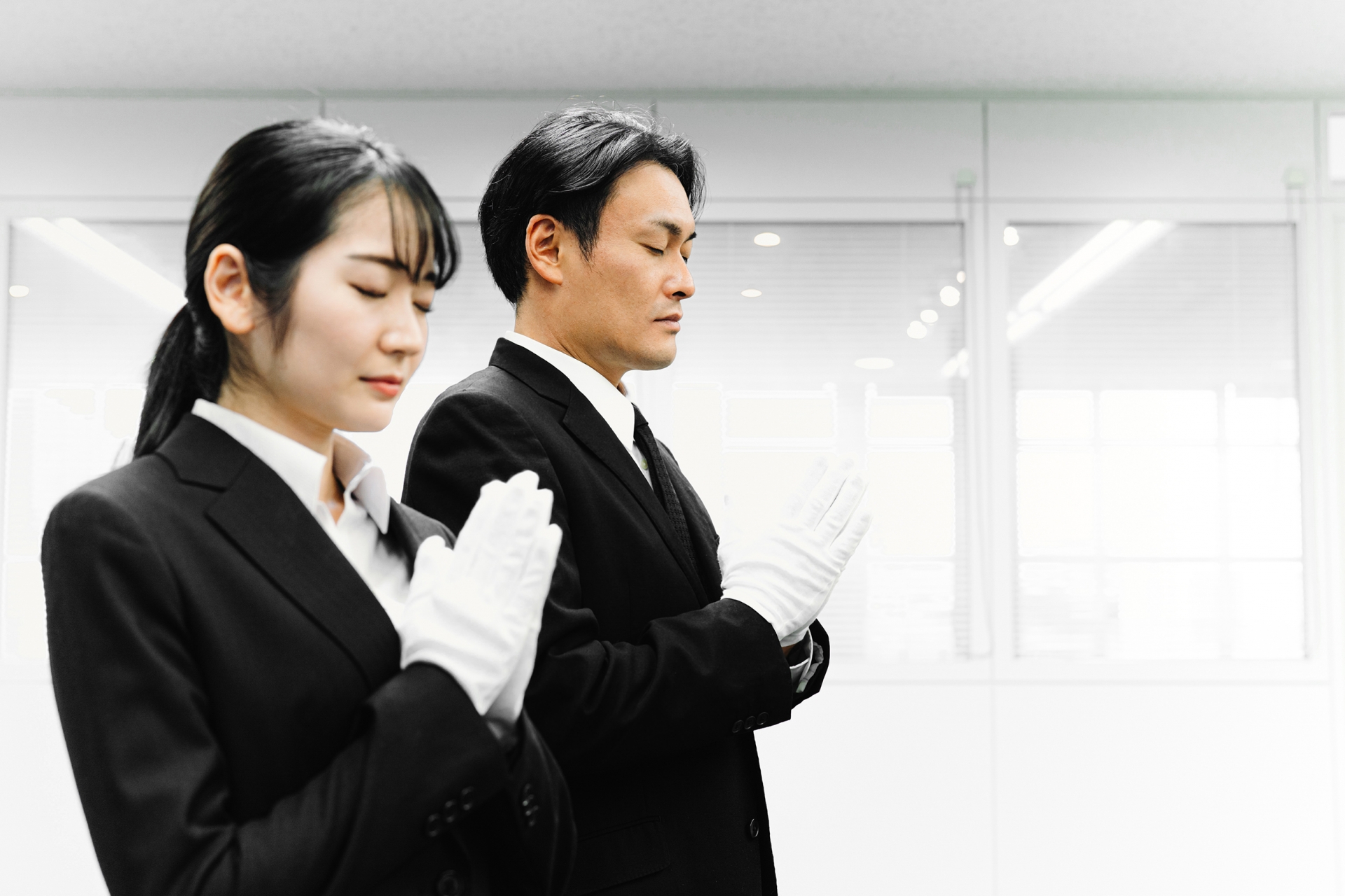 【メモリアルムービーの基本】葬儀で故人を偲ぶ映像演出ガイド｜おすすめ3選