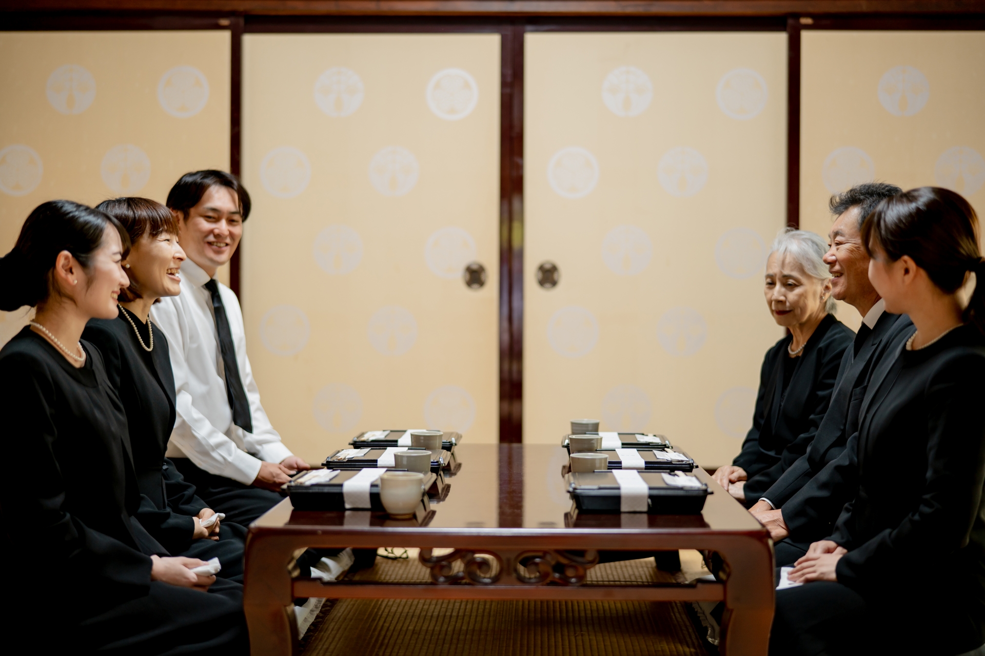 【感動必至】葬儀で流すメモリアルムービーとは？写真だけでは伝えきれない想いを映像にする方法と、失敗しない業者の選び方