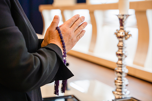 【メモリアルムービーの基本】葬儀で故人を偲ぶ映像演出ガイド｜おすすめ3選